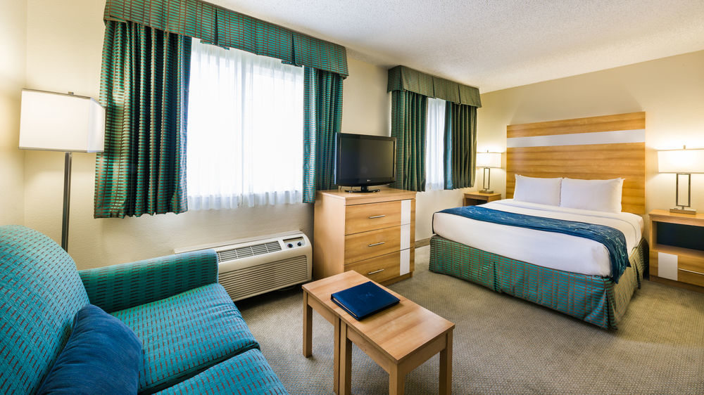 Hampton By Hilton Grand Cayman Seven Mile Beach George Town Exterior foto
